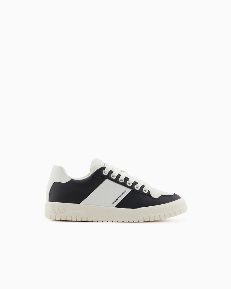 Sneakers with contrasting side band