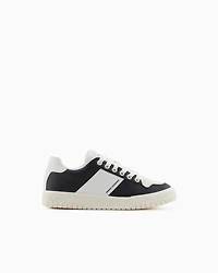 Sneakers with contrasting side band