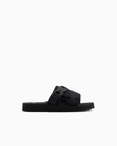 Slippers with crossed bands