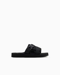 Slippers with crossed bands