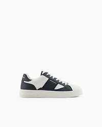 Sneakers with contrasting side band
