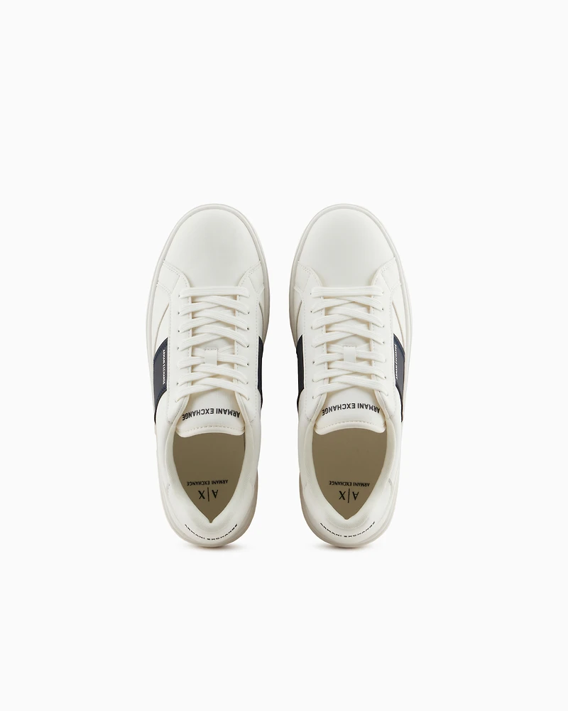 Sneakers with contrasting side band
