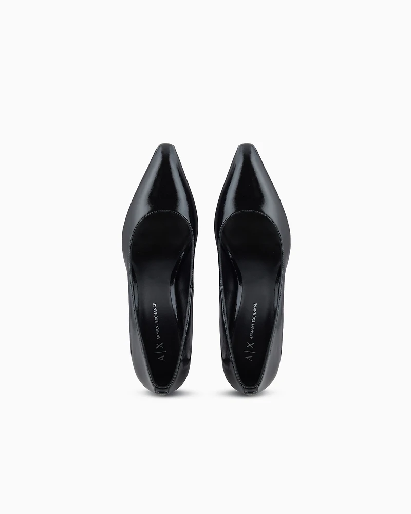 Super shiny leather pumps