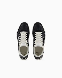 Sneakers with contrasting side band