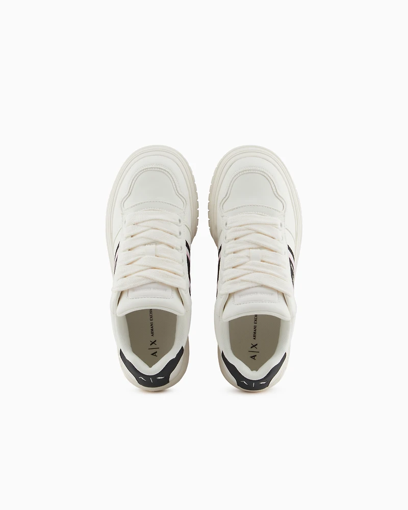 Sneakers with contrasting bands