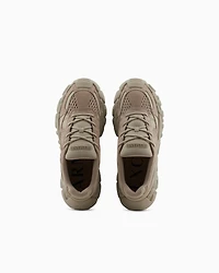 Sneakers with oversized sole