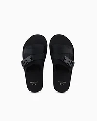 Slippers with crossed bands