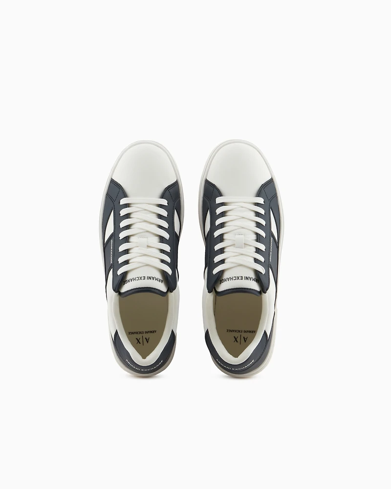 Sneakers with contrasting side band