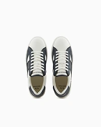 Sneakers with contrasting side band