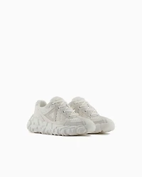 Sneakers with oversized sole