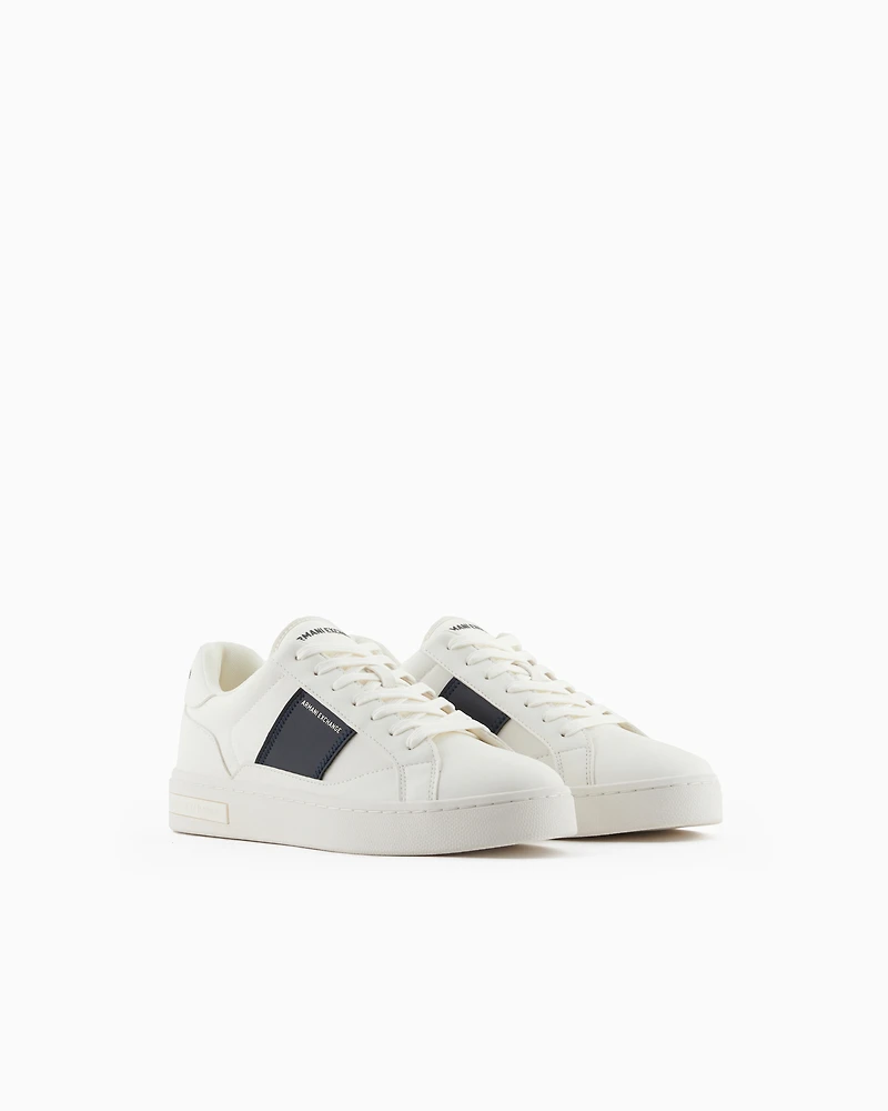 Sneakers with contrasting side band