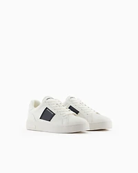 Sneakers with contrasting side band