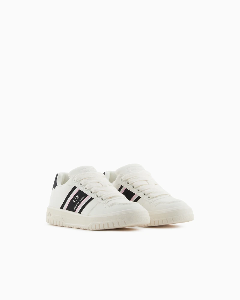 Sneakers with contrasting bands