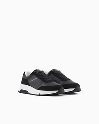 Sneakers with contrasting details and logo