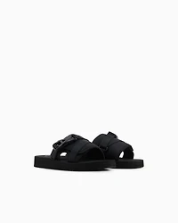 Slippers with crossed bands