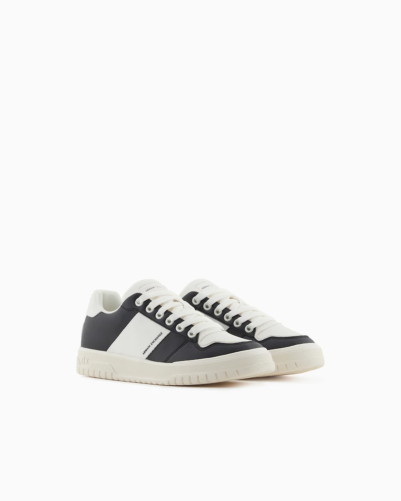 Sneakers with contrasting side band
