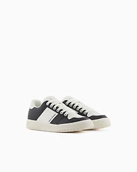 Sneakers with contrasting side band