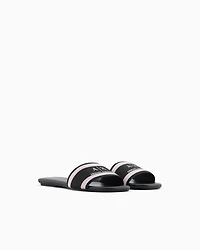 Slippers with contrasting band and logo