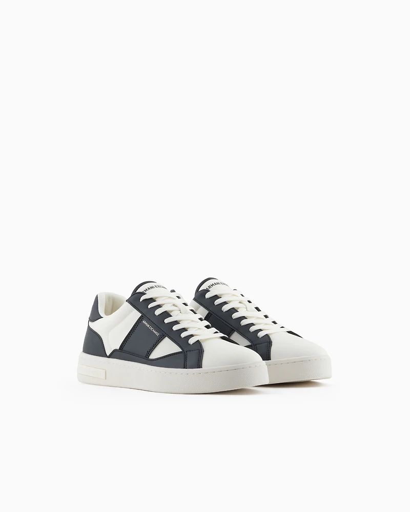 Sneakers with contrasting side band