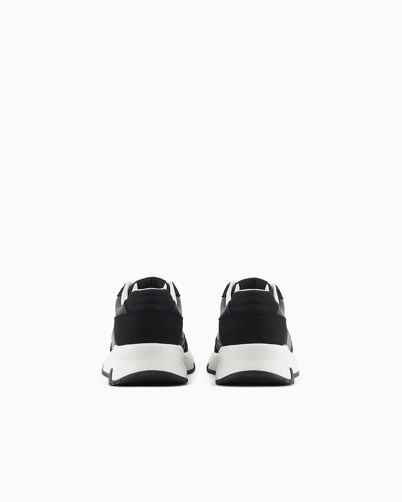 Sneakers with contrasting details and logo