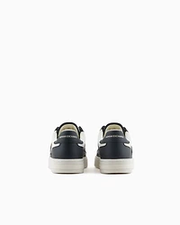 Sneakers with contrasting side band