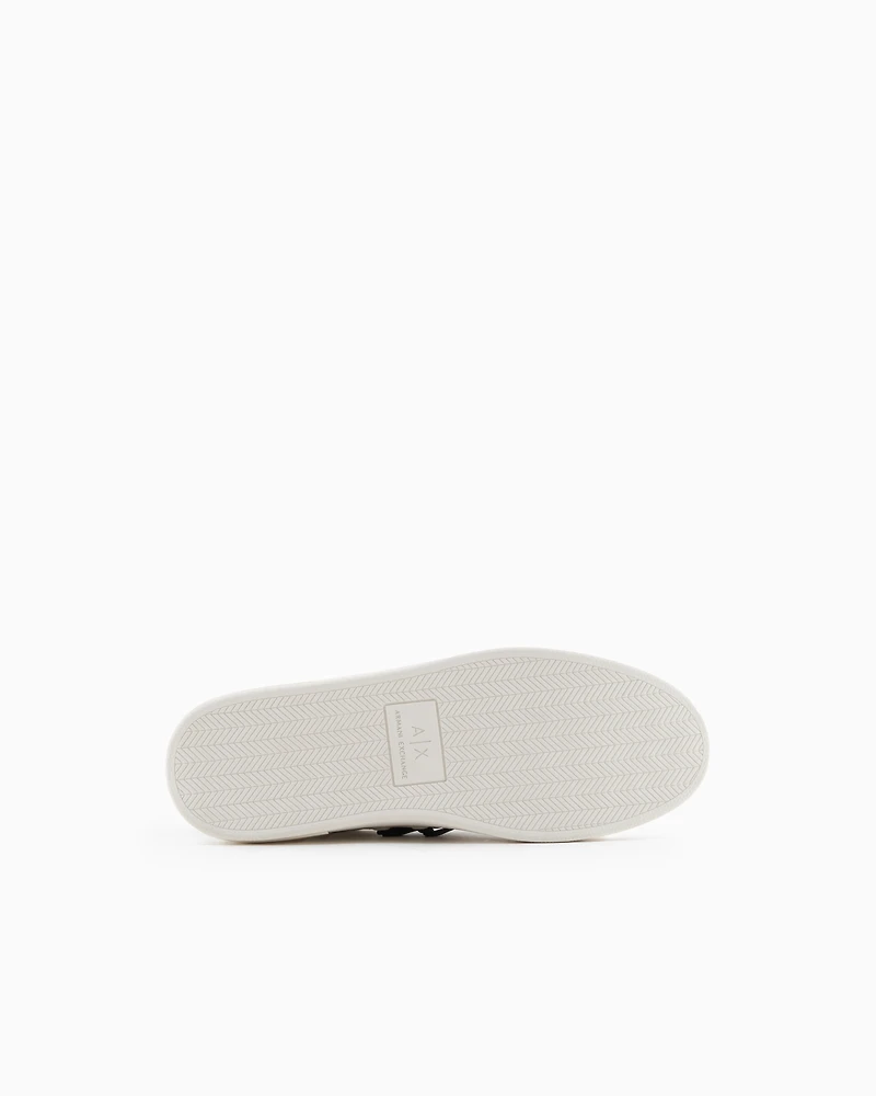 Sneakers eco-leather with contrasting laces