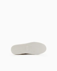Sneakers with contrasting side band