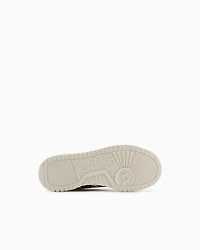 Sneakers with contrasting bands