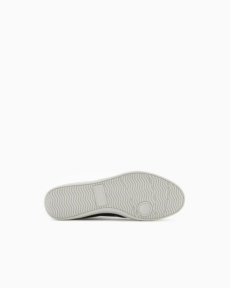 Sneakers with contrasting side band