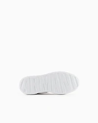 Sneakers with contrasting side band