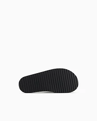 Slippers with crossed bands