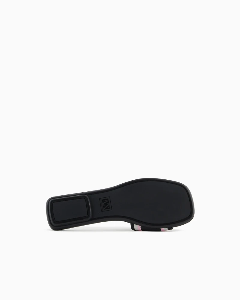 Slippers with contrasting band and logo
