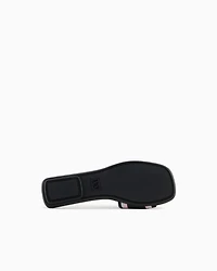 Slippers with contrasting band and logo