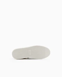 Sneakers with contrasting side band