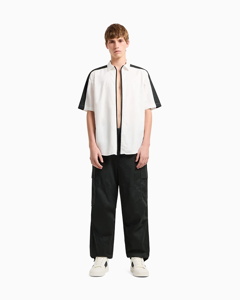 Sneakers with contrasting side band