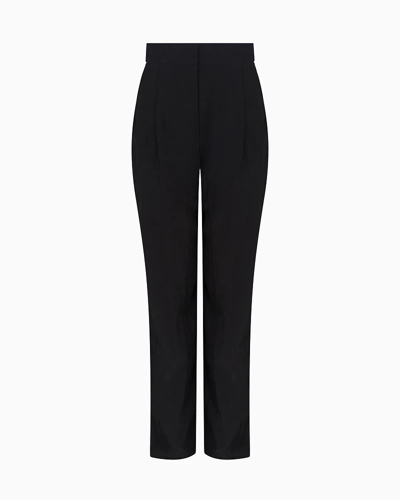 Trousers with pleats flowing fabric