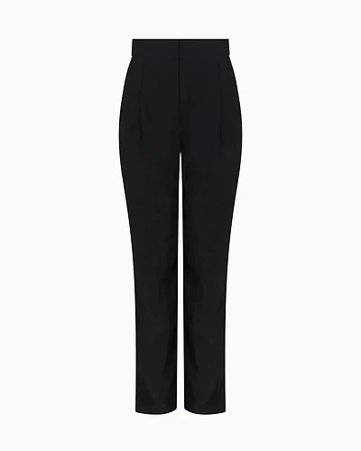 Trousers with pleats flowing fabric