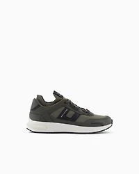 Sneakers with contrasting details