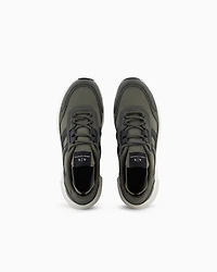 Sneakers with contrasting details