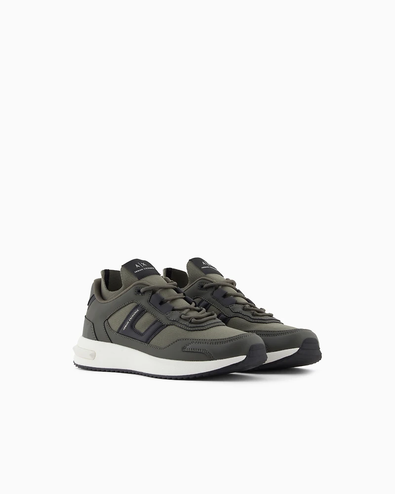 Sneakers with contrasting details