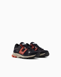 Sneakers with contrasting details