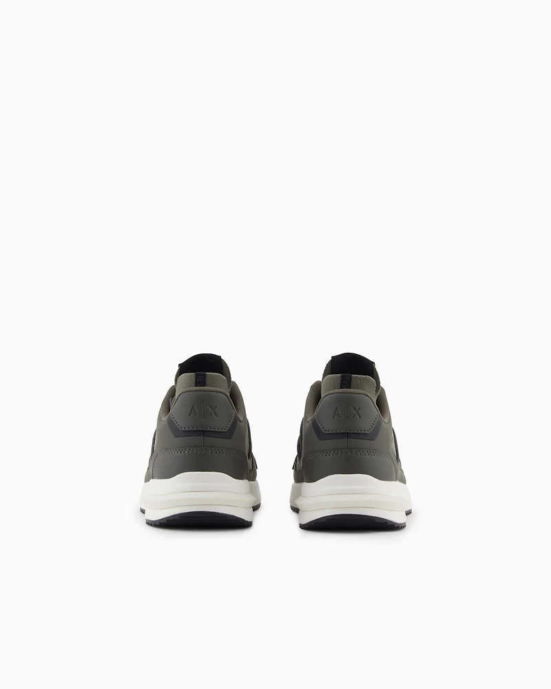 Sneakers with contrasting details