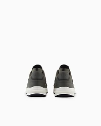 Sneakers with contrasting details