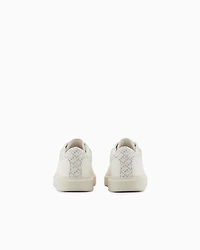 Sneakers with detail on the back
