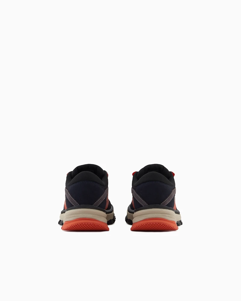 Sneakers with contrasting details