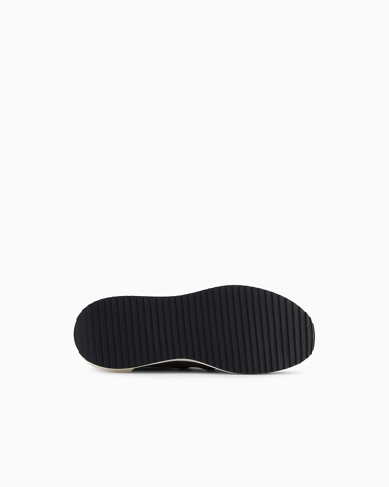 Sneakers with contrasting details
