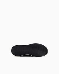 Sneakers with contrasting details
