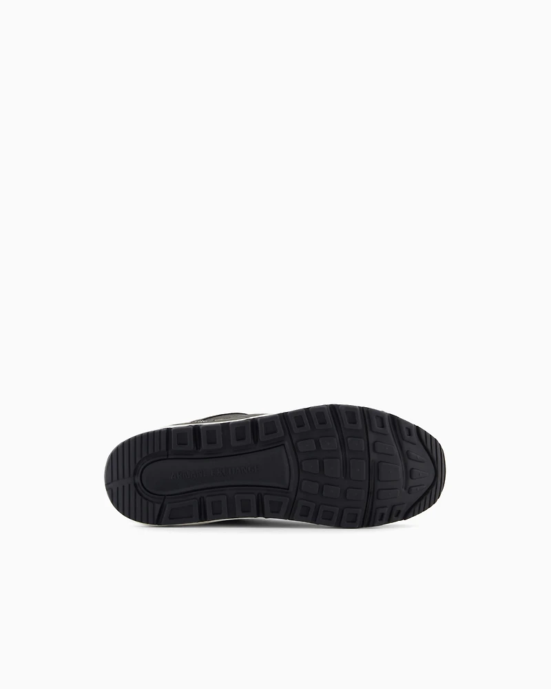 Sneakers with contrasting inserts
