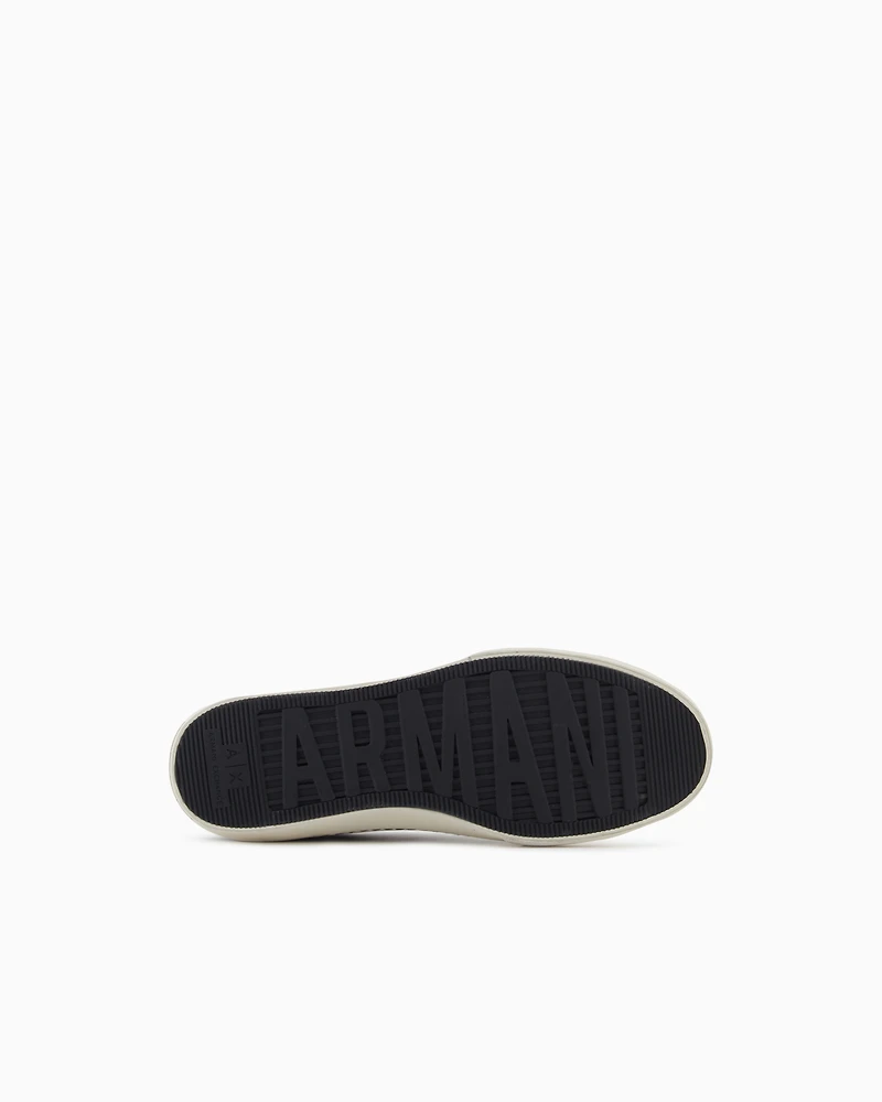 Leather sneakers with stitching