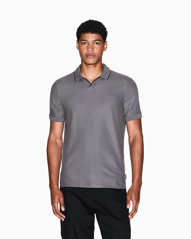 Polo shirt with contrasting profiles